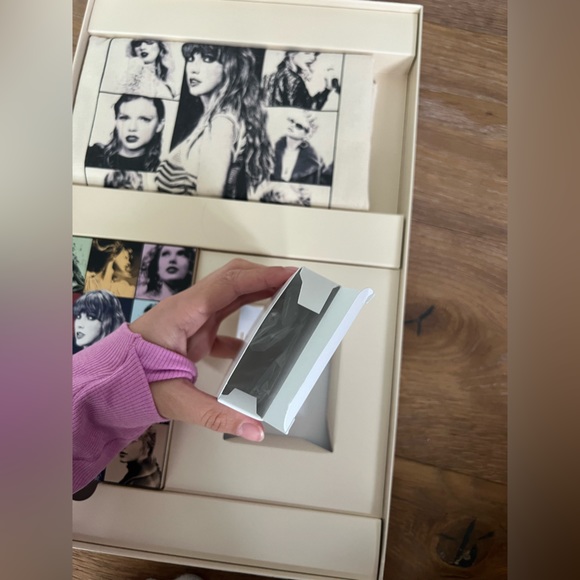 Taylor Swift VIP Box - Picture 8 of 8